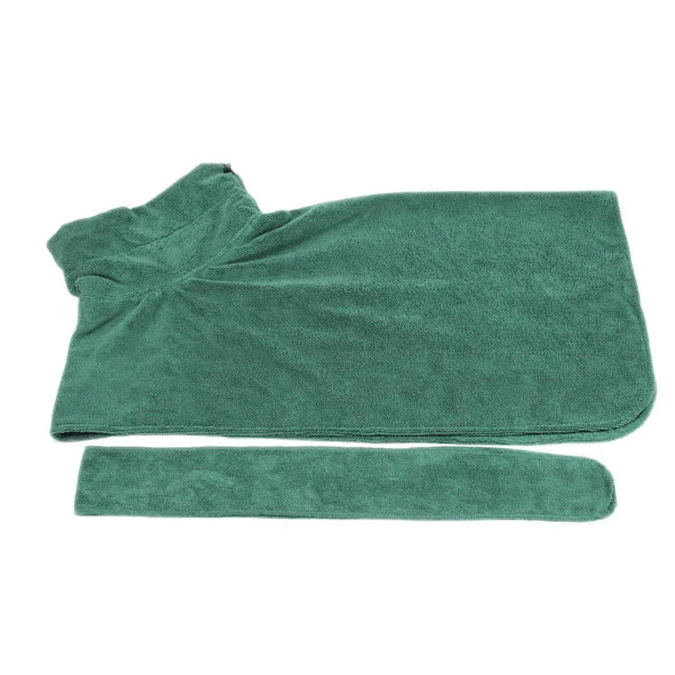 Plush pet bathrobe with adjustable strap, designed for rapid drying and gentle care of your furry friend