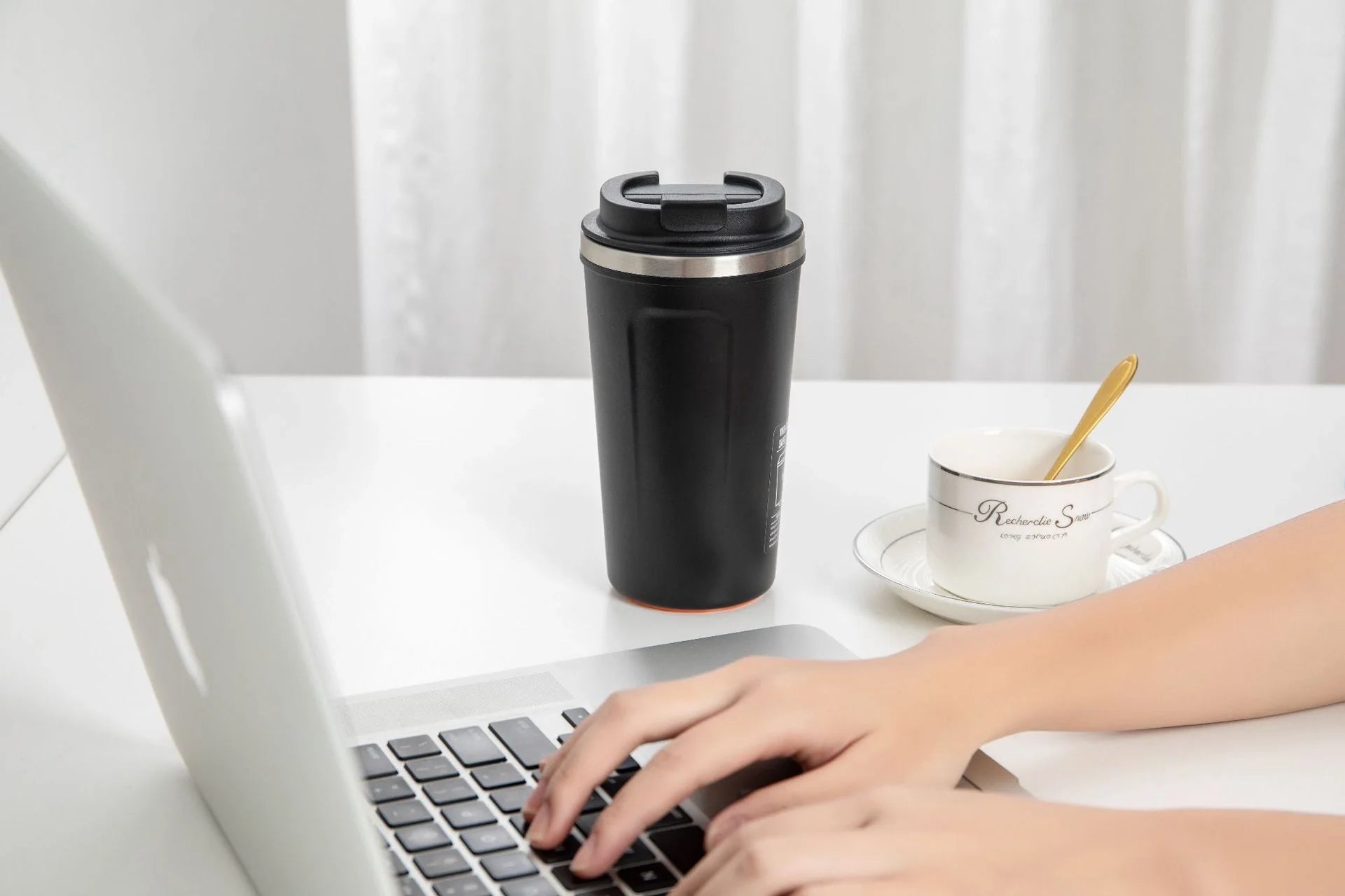 Durable stainless steel water bottle with 520ml capacity, perfect for hydration on the go