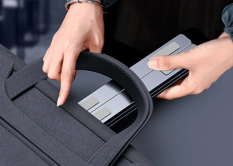 Folding aluminium alloy computer stand bracket in silver with silicone pads, 80 kg static load capacity