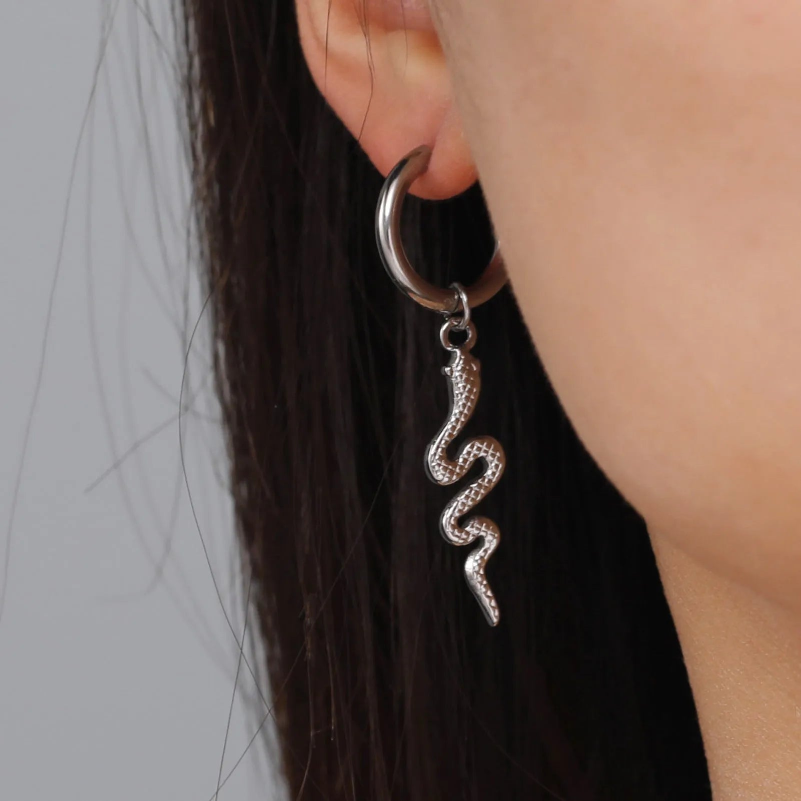 Snake-shaped vintage earrings in stainless steel with 18K gold plating and electroplating treatment