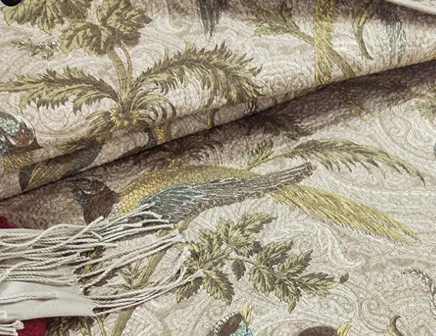 Blue American-style floral quilted cotton bedspread set on a bed, three-piece 230x250cm.