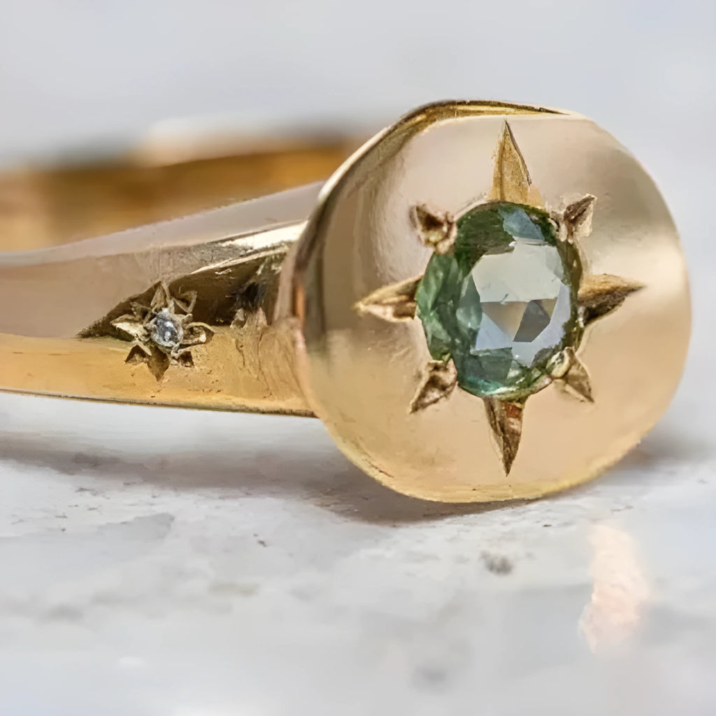 Gold-colour adjustable star ring with a central asterism zircon on a zinc alloy band.