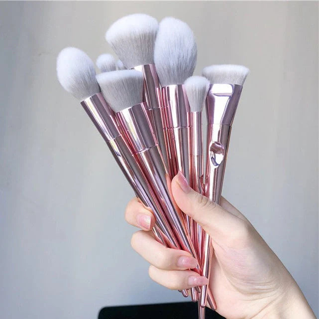 10 makeup brushes with thumbprint grips and nylon bristles in assorted sizes