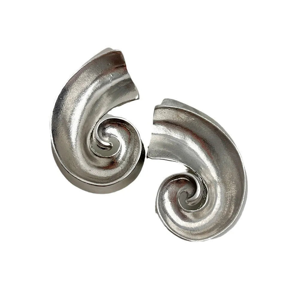 Geometric ear studs with retro design in gold or silver finish, 5 cm size