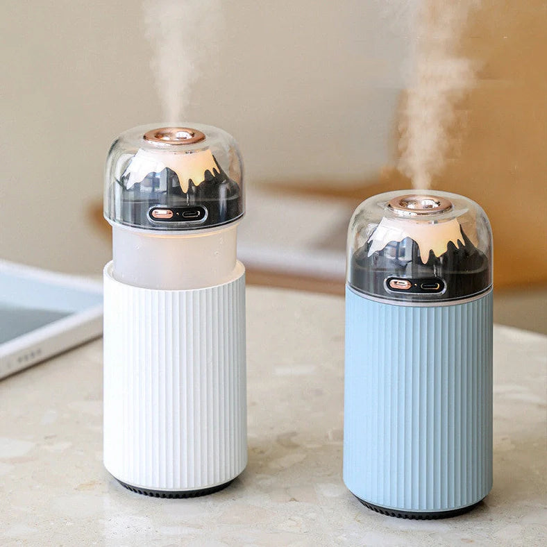 USB-powered car humidifier with 40mL/H spray volume and 36dB quiet operation, featuring anion function and 80×80×166mm compact design for vehicle use