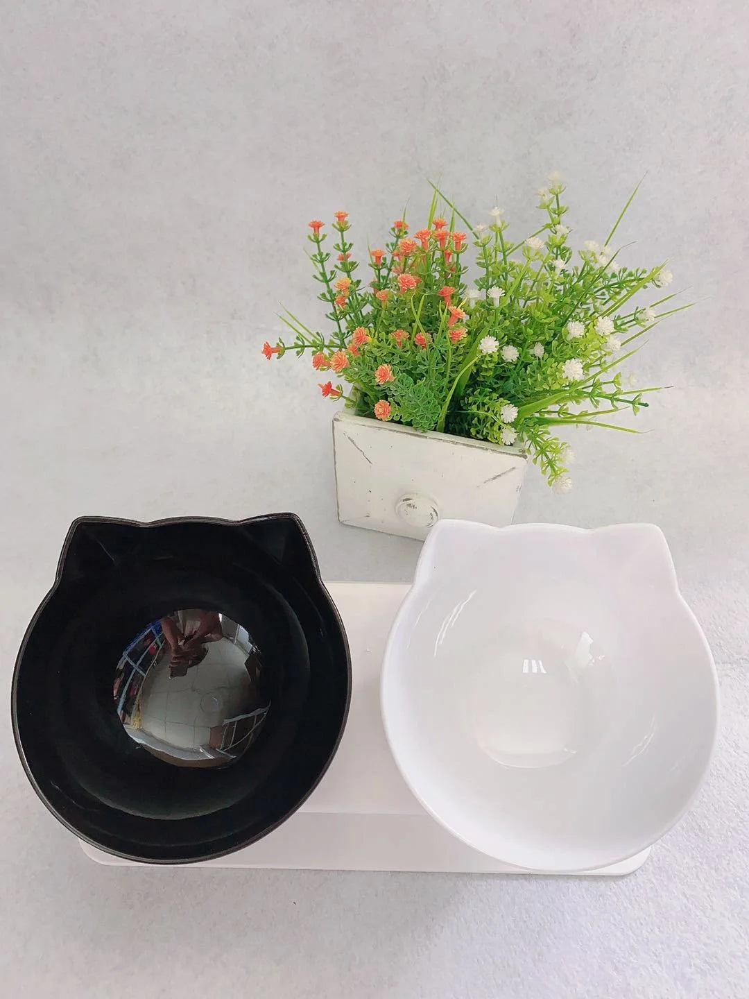 Cat Double Bowl with 15° tilt design for cervical support, transparent cat head and ears, food-grade plastic