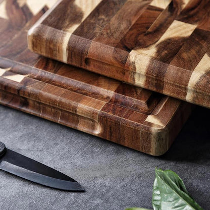 Solid wood cutting board in imported acacia for kitchen use