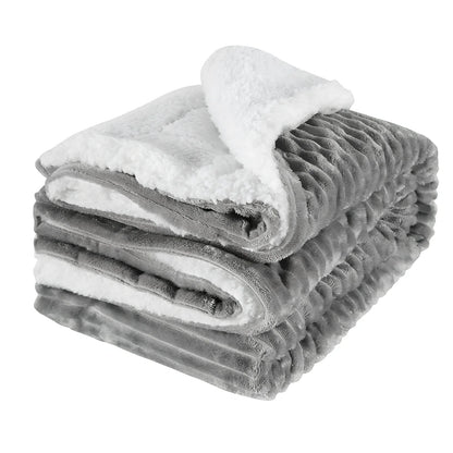 Thickened flannel polyester blanket in twist blue geometric pattern, weighing 1kg with coral fleece texture