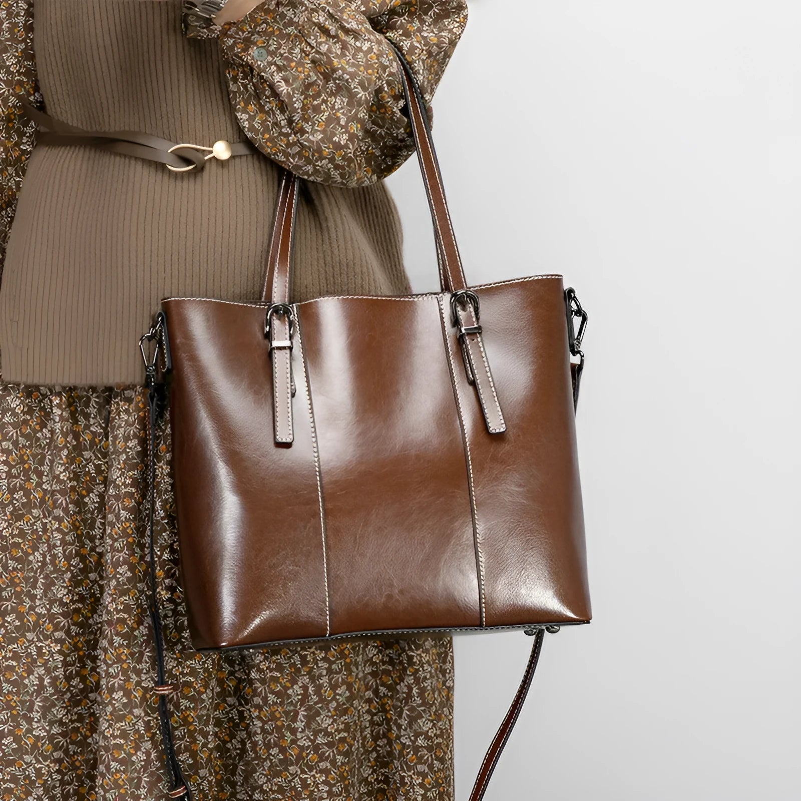 Genuine leather women's retro shoulder bag in horizontal square shape with three shoulder straps