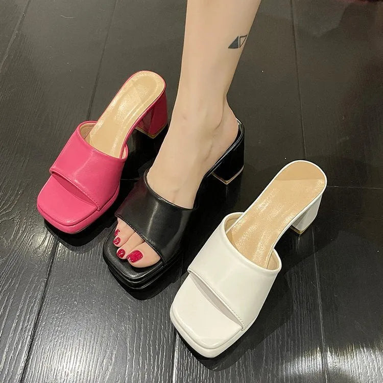 Women's square toe open toe slippers with chunky heel in solid colour PU upper