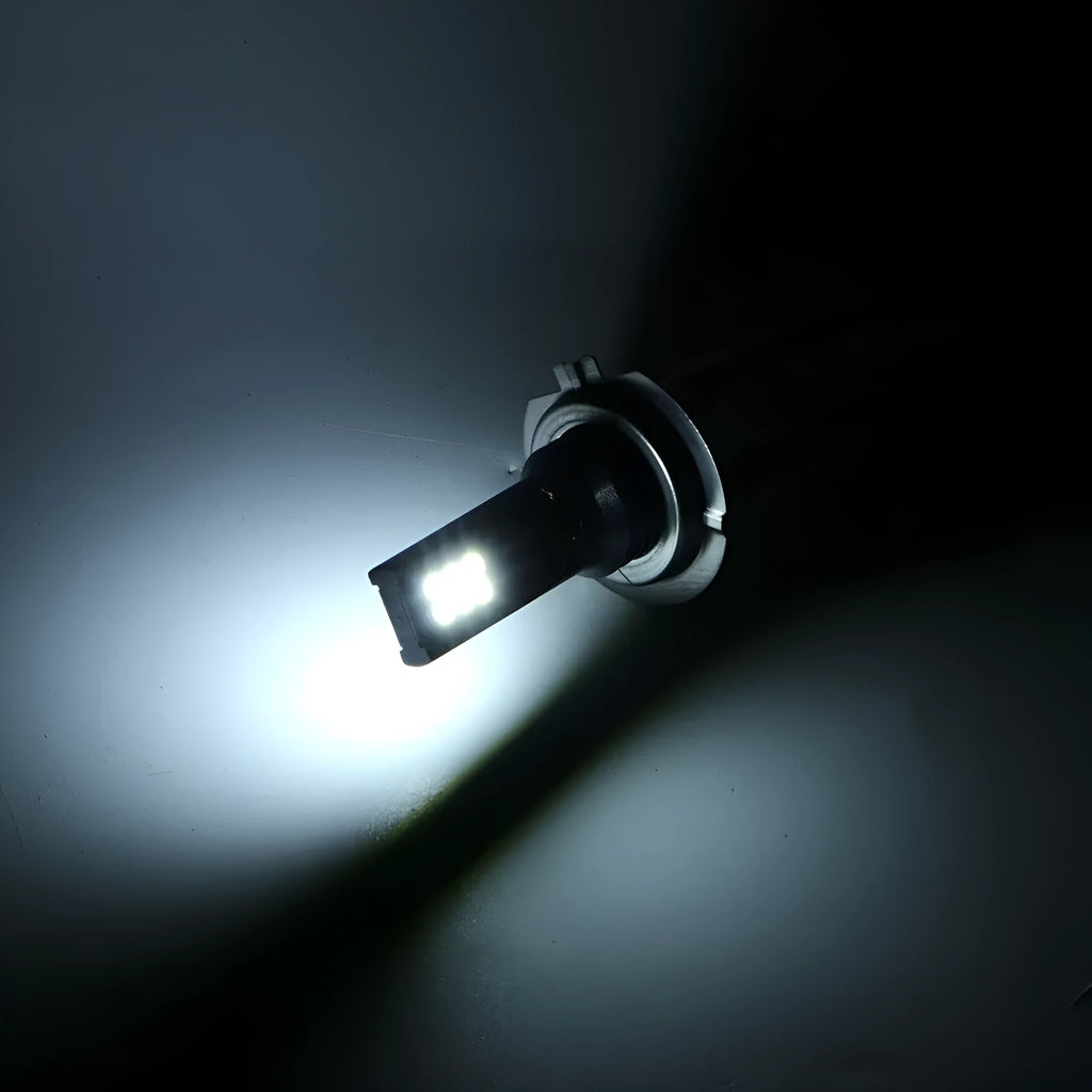 H7 base 110W LED car fog light bulb with white aluminium body and twelve SMD chips.