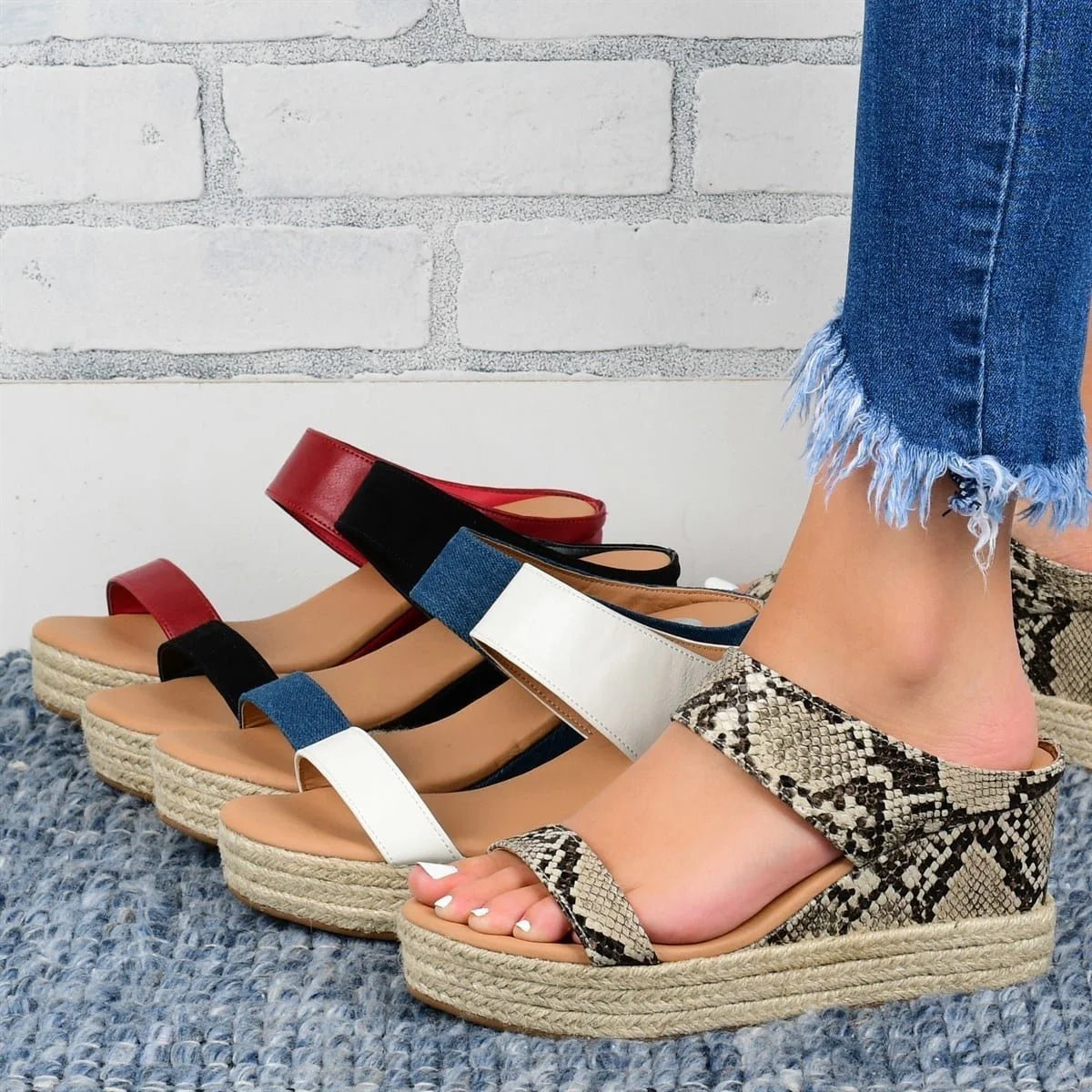 Casual wedge heel sandals with hemp design in various colours
