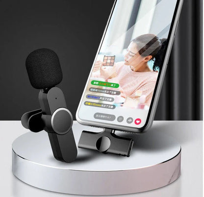 Wireless lavalier microphone with clip for smartphones, providing clear sound and long Bluetooth range for online meetings, video recording, and podcasting