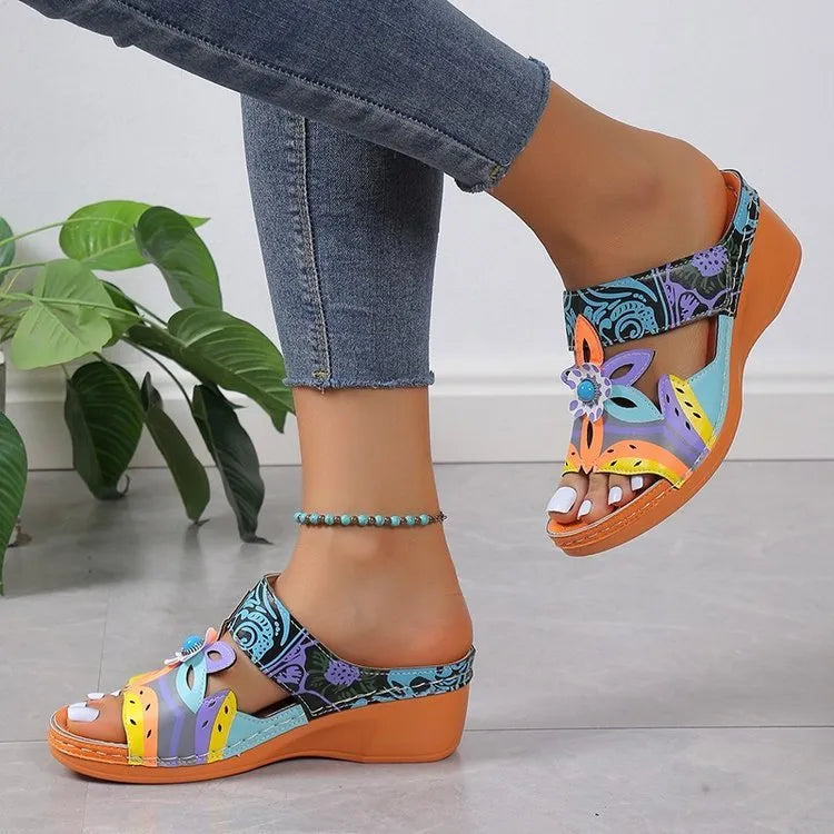 Women's ethnic totem design slippers in cowhide with coloured slope detailing and rubber soles