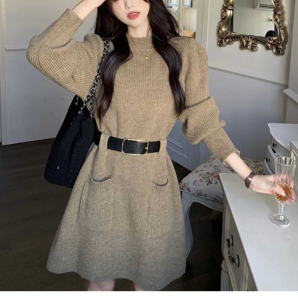 Long sleeve knitted dress for women in beige with high waist and included black belt
