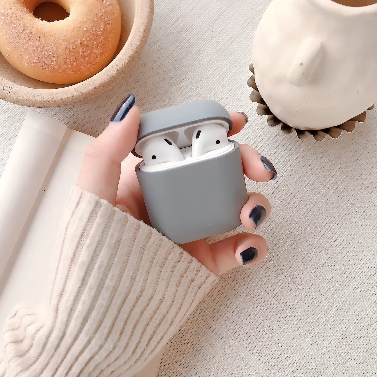 Black plastic wireless Bluetooth headset case for AirPods 1 and 2, 5.8 cm size with snap lid