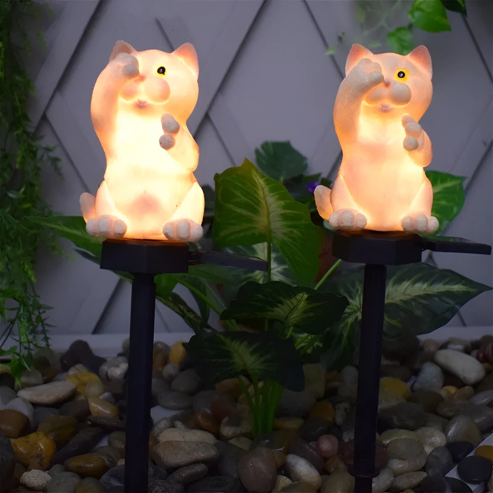 Brown resin cat-shaped solar lawn light for garden pathways