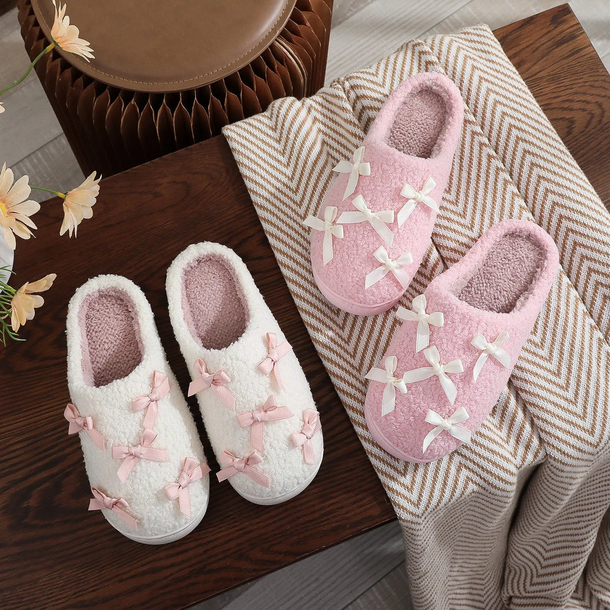 Women's cute bow slippers with thickened plush upper and artificial wool inner, in white, flat heel style