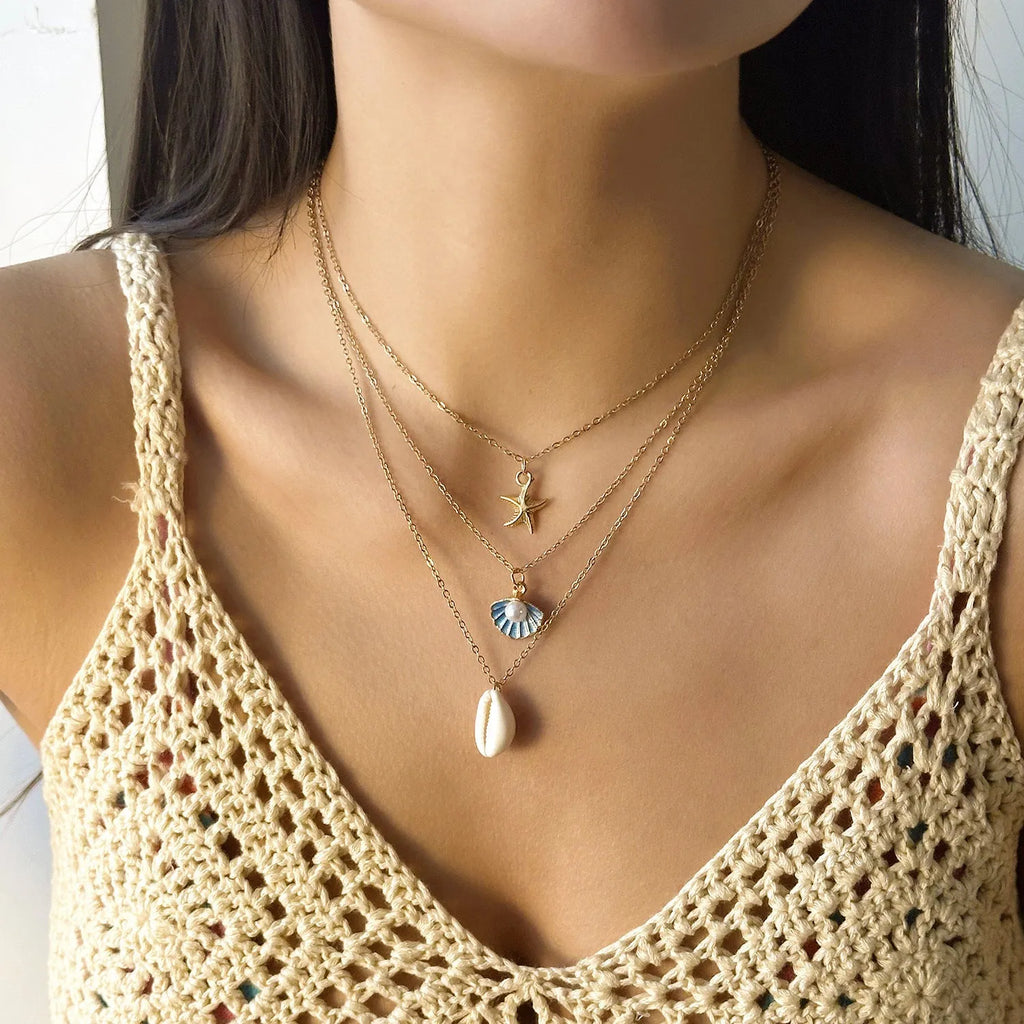 European American beach style starfish shell pendant necklace for women, pink shell colour, alloy and wooden bead construction