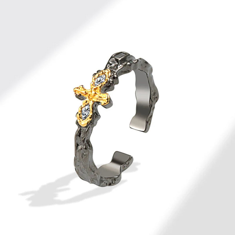Dark Maillard Ring with geometric cross design in black gold and silver, adjustable for a perfect fit.