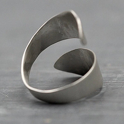 Mountain forest opening adjustable ring in ancient silver, lightweight and durable alloy construction