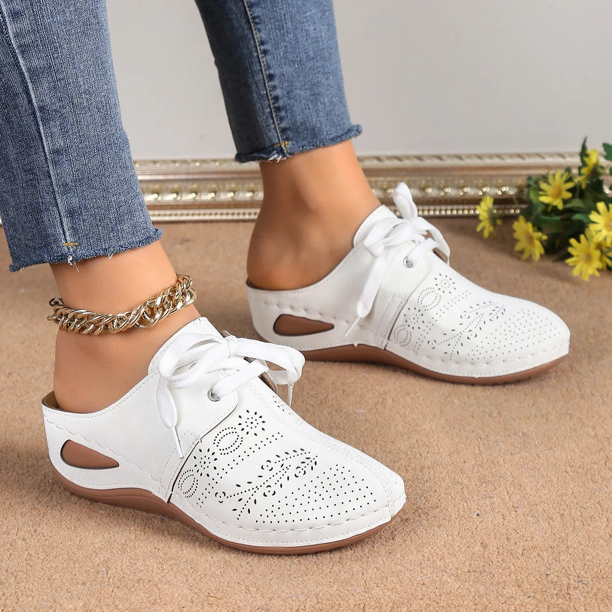 Women's summer lace-up slippers with hollow-out wedge design in suede upper and rubber sole