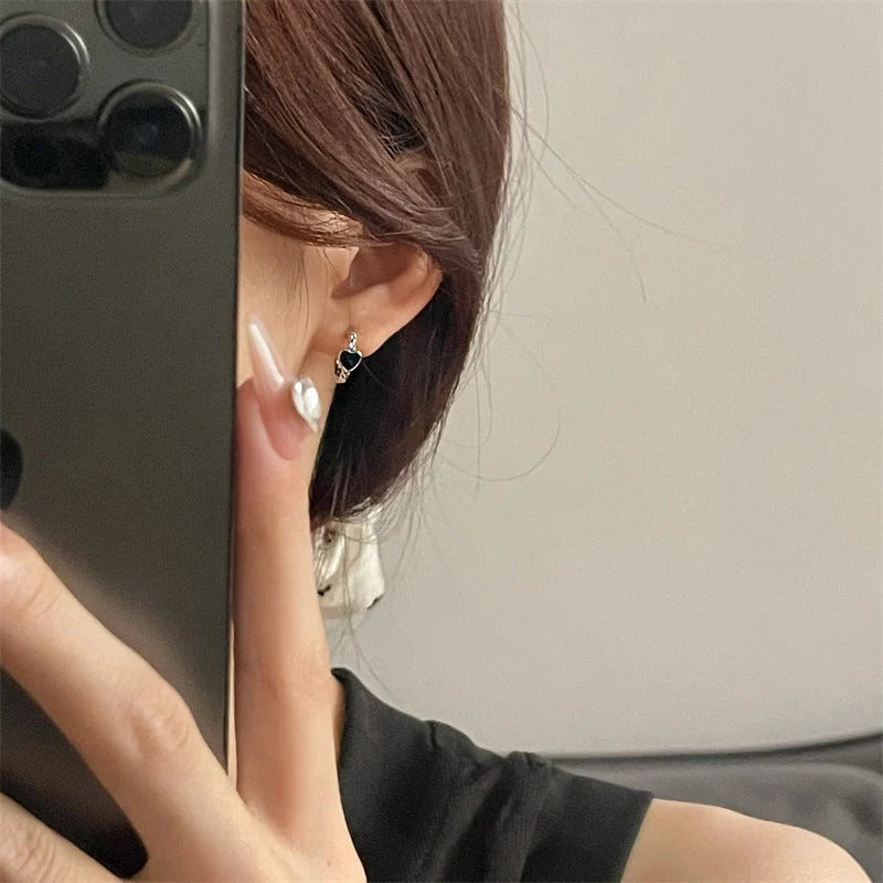 Black and red love heart earrings for women, alloy summer ear clips with geometric design