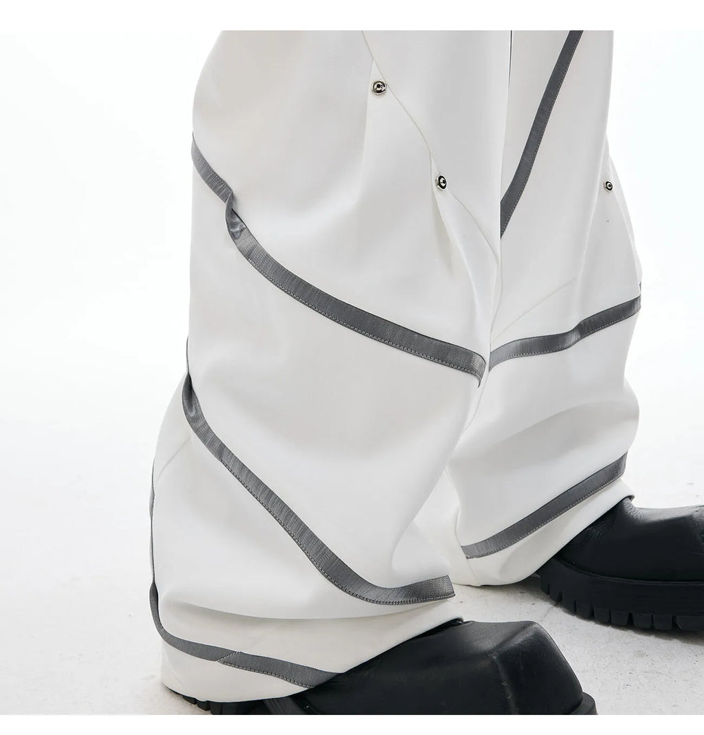 Men's black trousers with metal striped rivet pleats and three-dimensional cutting.