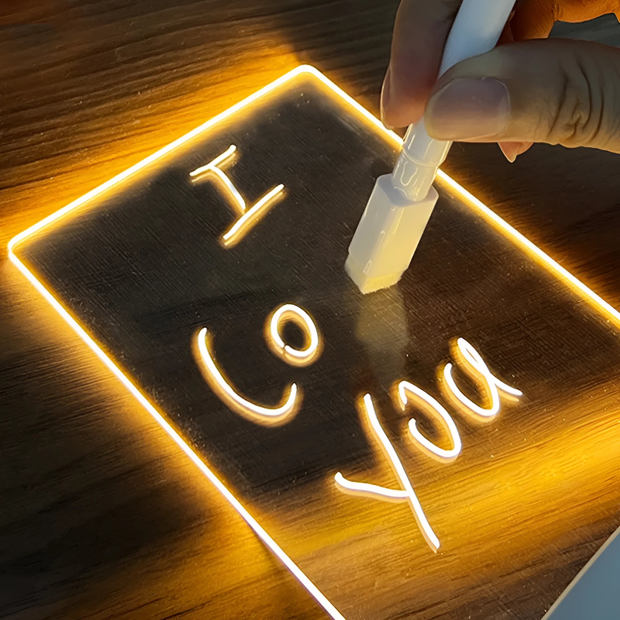 Creative LED USB message board night lamp with acrylic board and pen in warm light