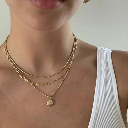 Vintage Geometric Metal Oval Pendant Necklace in gold and silver options