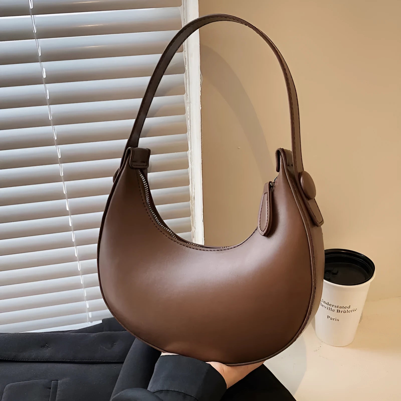 Retro dumpling-shaped women's shoulder bag in PU leather, shown in a choice of four colours.