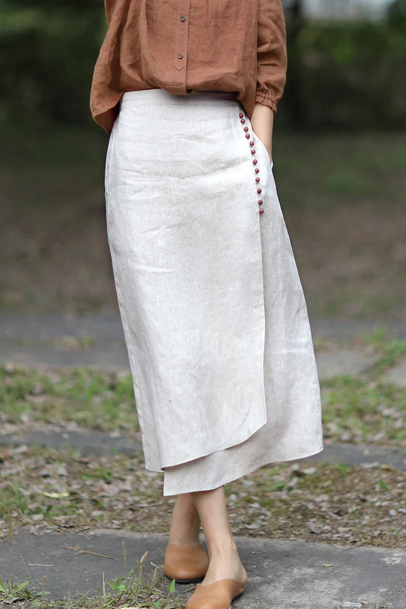 Mid-length raw jute color skirt with artistic irregular stitching in hemp