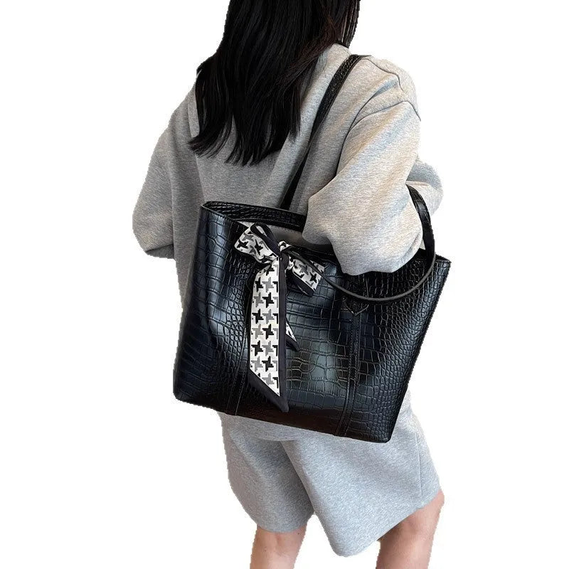 Temperament Commute All-match Underarm Bag in PU crocodile pattern, available in five colours