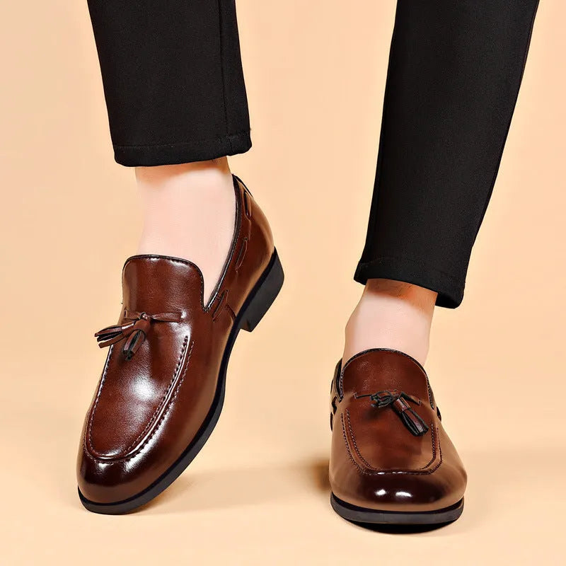 Men's patent leather low heel business shoes in black with pointed toe and slanted heel, size 38-48