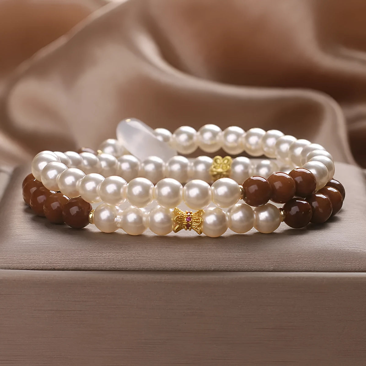 Natural white freshwater pearl and crystal double circle cook stitching flexible bracelet on woman's wrist, 34cm circumference