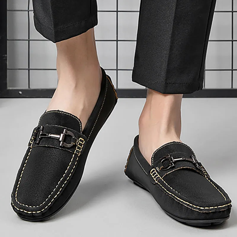 Men's beige leather casual Doug shoes with a round toe and rubber sole on a white background.