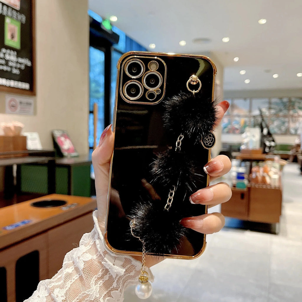 TPU phone case with plush bracelet and electroplated chain for iPhone – black colour option