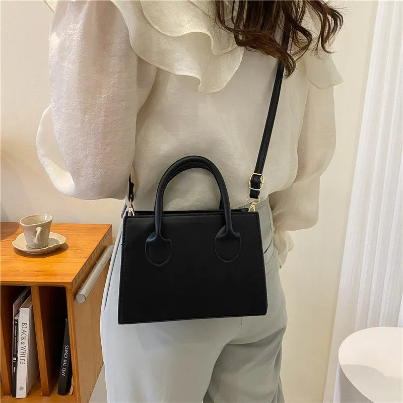 Retro casual women's small square shoulder bag in synthetic PU leather with single strap