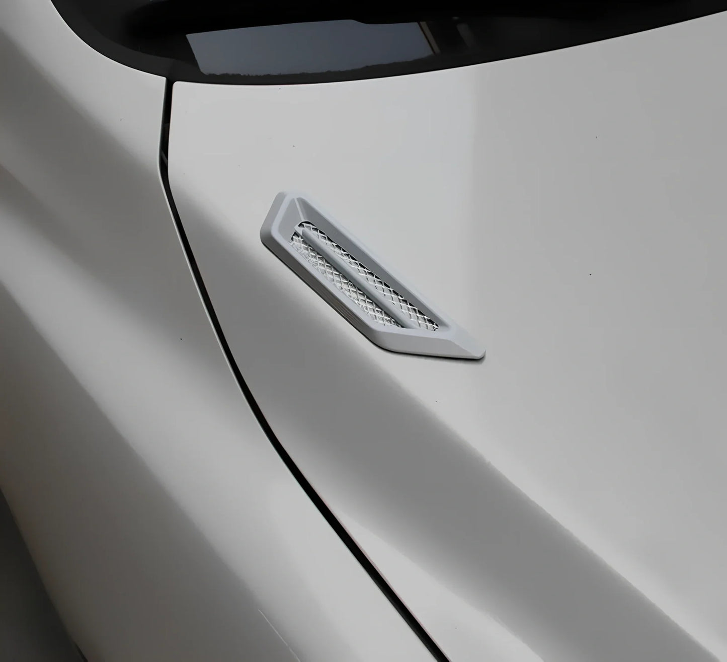 Pair of 17.0x4.3cm black mesh ABS electroplated engine cover stickers, rust-resistant for car modification