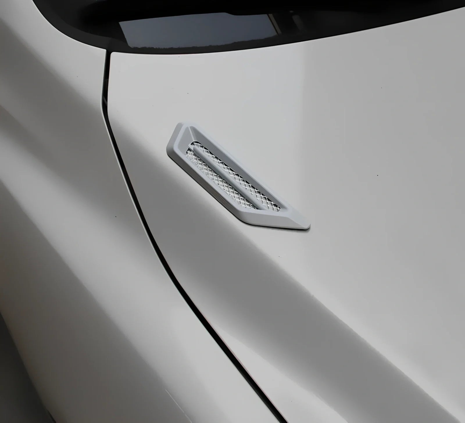 Pair of 17.0x4.3cm black mesh ABS electroplated engine cover stickers, rust-resistant for car modification