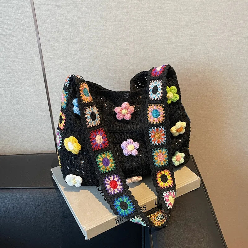 Casual woven beach shoulder bag in polyester material with hollow knitted construction