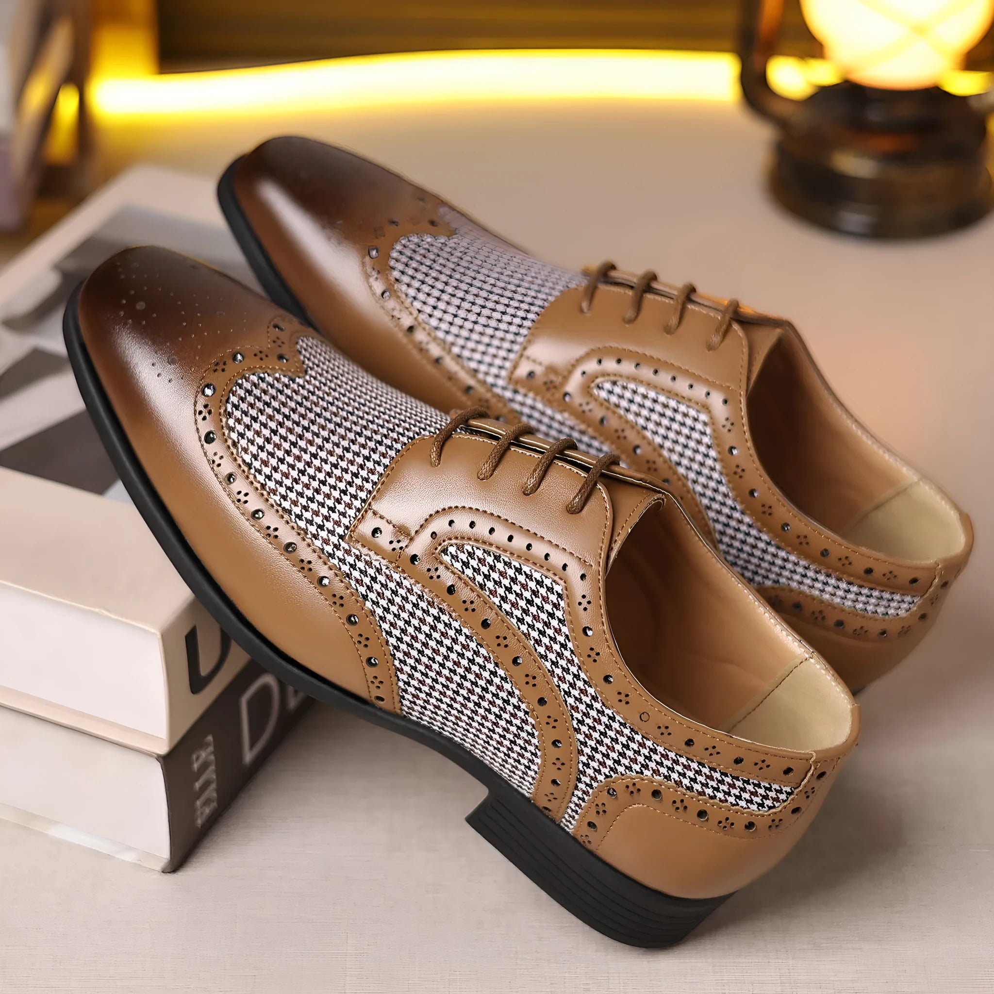 Men's imitation houndstooth plaid casual leather shoes with square toe and lace-up front.