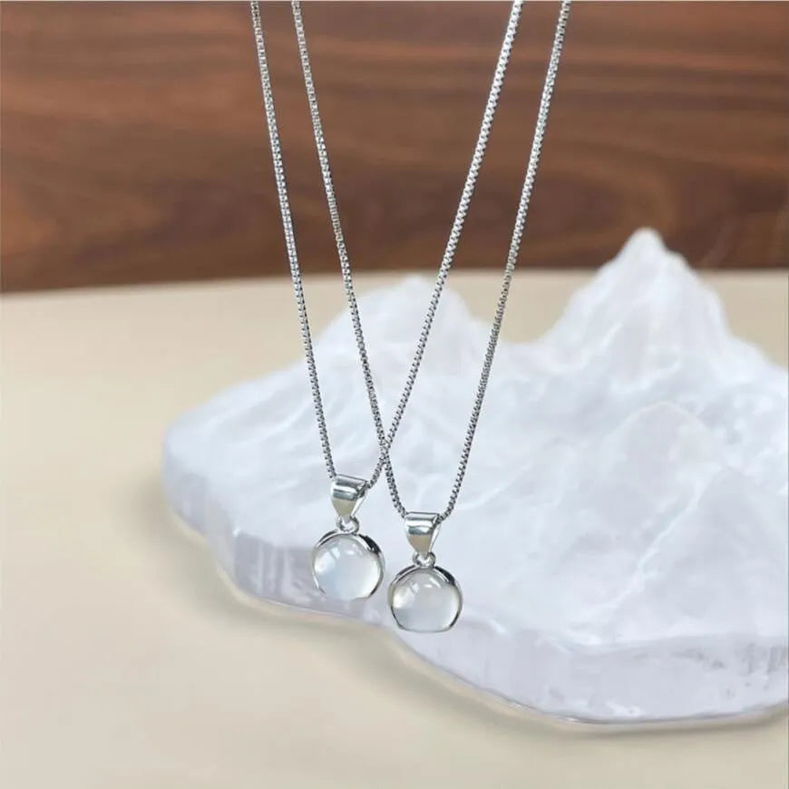 Korean-style oval pendant necklace with geometric eight Awn star design on adjustable box chain