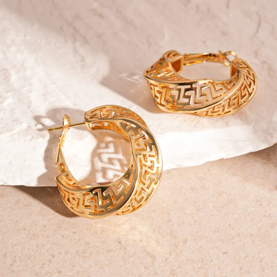 Geometric women's hollow stud earrings in gold or silver with exaggerated twisted round design