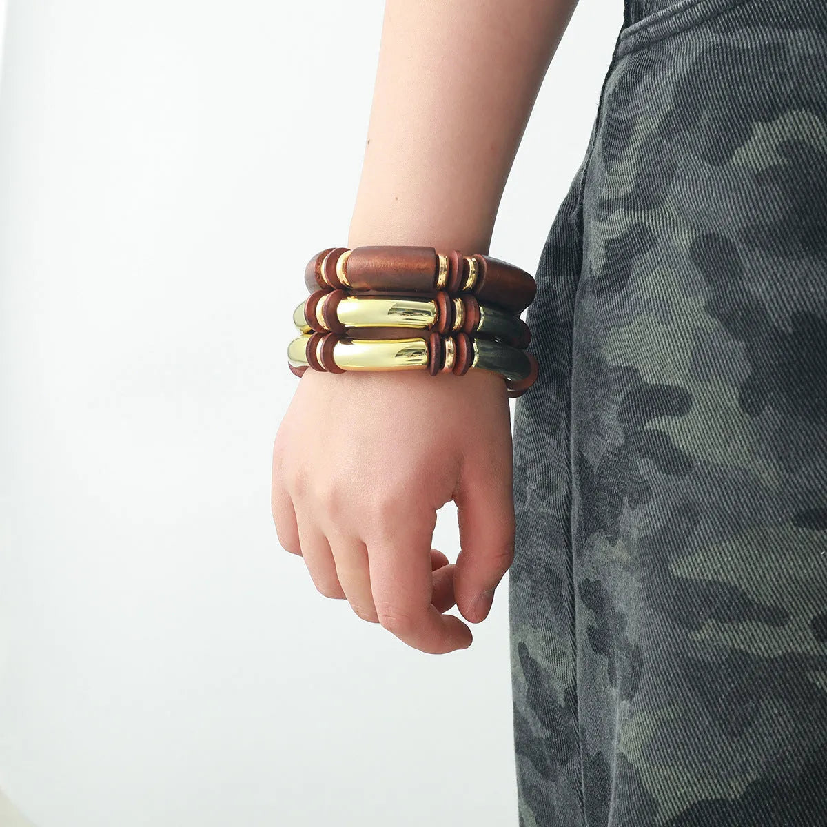 Women's multi-layer wooden necklace and bracelet set in exaggerated European style with alloy chain