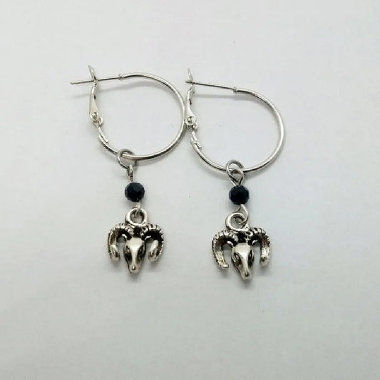 Silver round ring earrings with 3.5 cm diameter and butterfly clasps on display