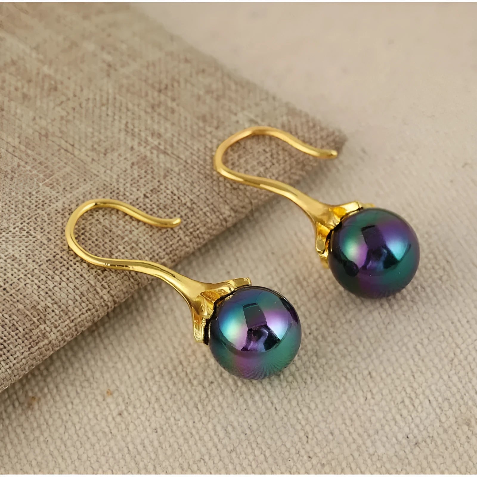 Gold retro fashion women's earrings with personalised creative design and alloy construction