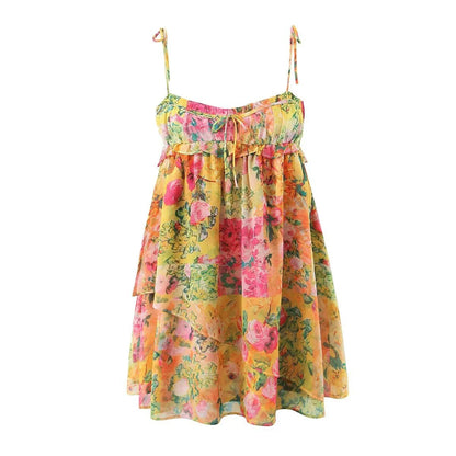 Stylish floral suspender dress with adjustable straps and playful ruffles, perfect for summer fun and fashion