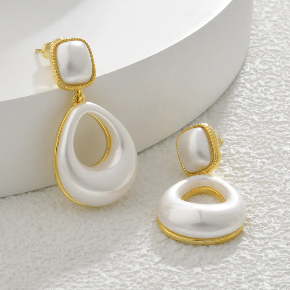 Gold-coloured water drop shaped mabe pearl earrings with imitation pearl components