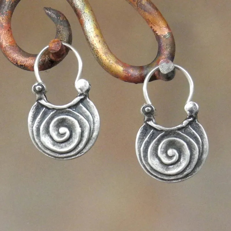 Geometric curved metal earrings with ancient silver finish, zinc alloy, 3.8x2.2cm, on white background